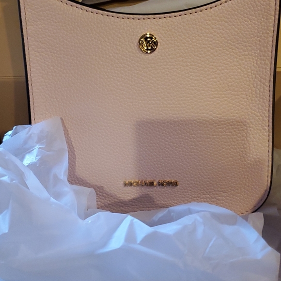 Michael Kors Handbags - Michael kors  HP briley blush messanger sold out boxed